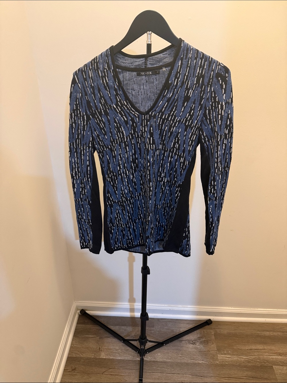NIC+ZOE Navy and Blue Patterned V-Neck Long Sleeve Top